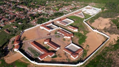 Tropa de Choque entra em pavilhões de prisão onde 26 morreram no Brasil