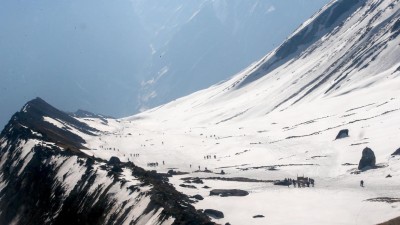 Três alpinistas mortos e um desaparecido no Evereste