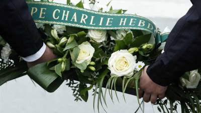 Três anos depois, França recorda massacre do Charlie Hebdo