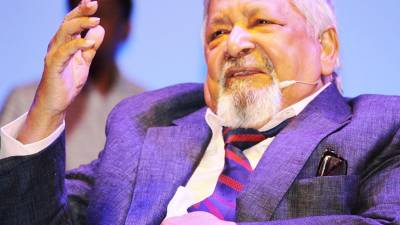 Três meses após a morte de Naipaul chega às livrarias o romance “Metade da Vida”