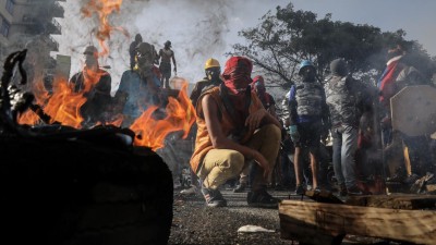 Três militares baleados durante protesto no leste da capital na Venezuela