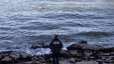 Três pescadores resgatados em Vila do Conde após embarcação encalhar