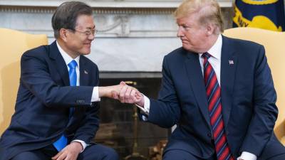 Trump admite “possíveis futuras reuniões” com Jong-un