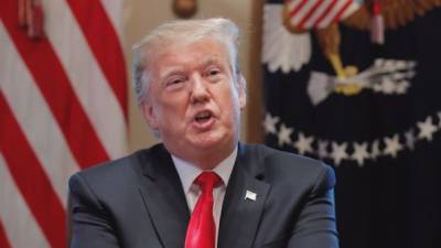 Trump admite recorrer ao poder executivo para construir muro na fronteira com México