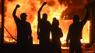 Trump ameaça enviar exército para reprimir protestos pela morte de afro-americano
