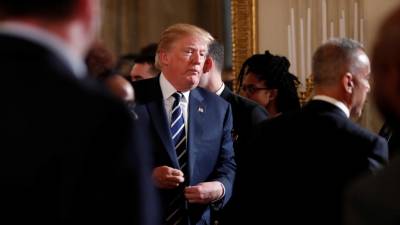 Trump apoia aumento da idade mínima para 21 anos na aquisição de armas de fogo