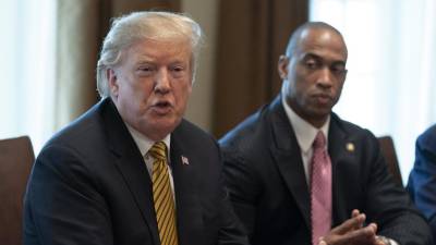 Trump dá ao México prazo de um ano para controlar a fronteira ou encerra-a