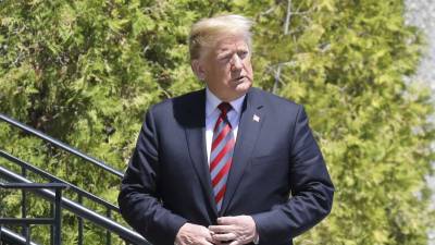 Trump diz que militares não vão disparar sobre migrantes na fronteira com México