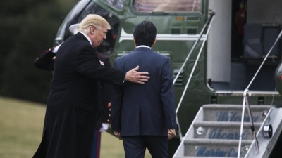 Trump e Abe jogam relaxante e produtiva partida de golfe na Florida