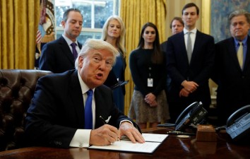Trump vai reduzir normas ambientais e impostos para atrair fábricas