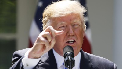 Trump volta a indignar-se com investigações sobre conluio com a Rússia