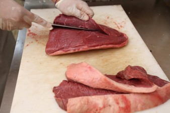 UE anuncia que rejeitará parte da carne brasileira que está a caminho da Europa