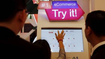UE dá ‘luz verde’ à Comissão para negociar novas regras para comércio ‘online’