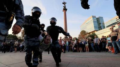 UE diz que detenções em protestos na Rússia minam liberdades