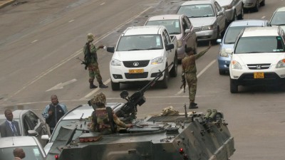 UE, preocupada e vigilante, apela à calma no Zimbabué