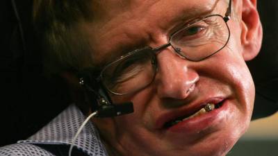 UE presta homenagem à “inteligência brilhante” de Hawking
