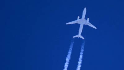 UE readapta programa de compensação das emissões de CO2 na aviação