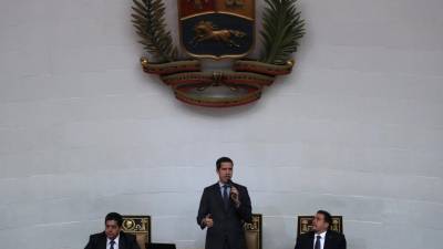 UE rejeita decisão de levantar imunidade parlamentar de Guaidó
