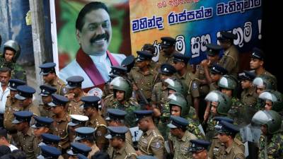 Um morto a tiro no Sri Lanka onde a crise política se agrava