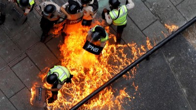 Um morto e mais de 200 feridos em Caracas durante protestos