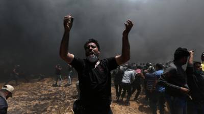 Um morto e pelo menos 147 feridos em confrontos entre palestinianos e soldados israelitas