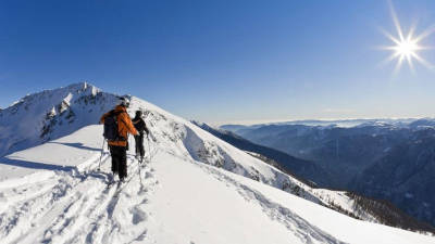 Um morto e três feridos em avalanche nos Alpes franceses