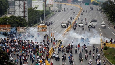Um morto em Caracas eleva para 10 o número de vítimas nos protestos