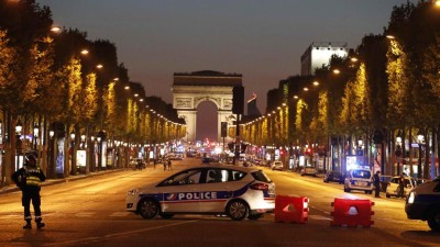 Um polícia morto e um ferido em tiroteio em Paris