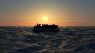Unidade Costeira da GNR resgata 40 migrantes em barco de borracha no mar Egeu