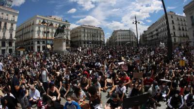 Vaga de manifestações anti-racistas em Espanha e Itália