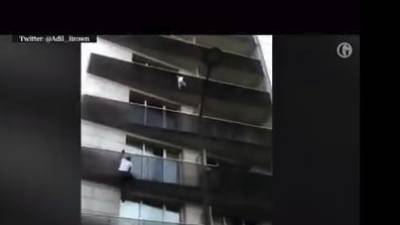 Vídeo mostra como um jovem imigrante ilegal em Paris salva a vida de uma criança