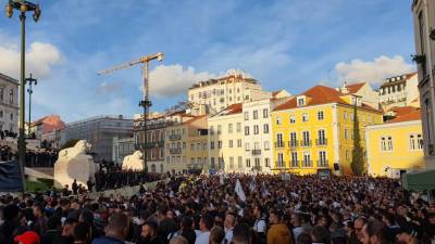 Vídeo mostra gritos de ordem do ‘Movimento Zero’ em frente à Assembleia da República