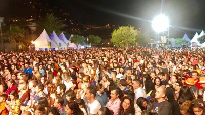 Vídeos e fotos mostram mar de gente para ver Matias Damásio e DJ Diego Miranda na Semana do Mar