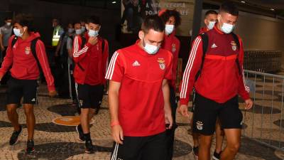 Veja as fotos da chegada do Benfica à Madeira