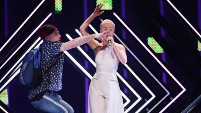 Veja o vídeo do momento da invasão de palco na Eurovisão