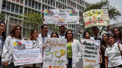 Venezuelanos protestam contra baixos salários, falta de produtos básicos e medicamentos