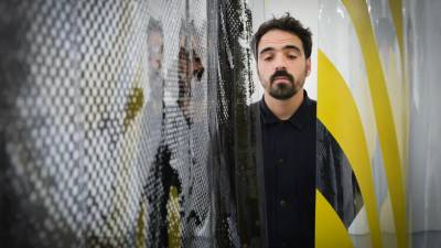 Vhils inaugura exposição em Los Angeles e cria novo mural com Shepard Fairey