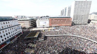 Vinte mil manifestam-se na Suécia contra o terrorismo