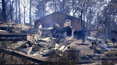 Violentos incêndios destroem 90 casas na Austrália