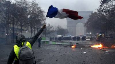 Violência durante manifestação em Paris fez 133 feridos e 412 detidos pela polícia