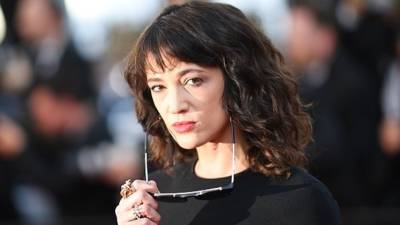 Voz do #MeToo Asia Argento acusada de agressão sexual