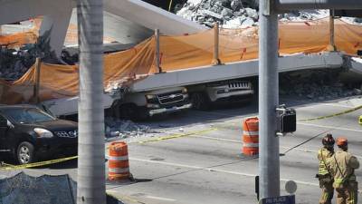 Várias pessoas morreram em colapso de ponte pedonal nos Estados Unidos