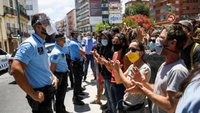 Vários feridos em tentativa de entrada no centro de apoio a carenciados em Arroios