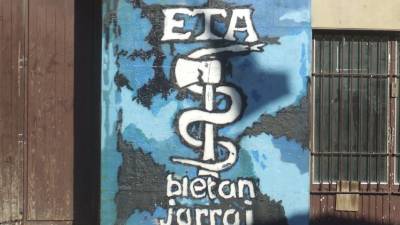 Vítimas da ETA criticam etarras e Governo espanhol após dissolução da organização