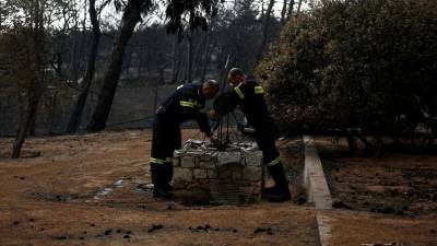 Vítimas mortais na Grécia sobem para 91 e há 25 desaparecidos