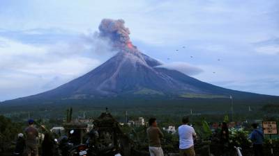 Vulcão Mayon intensifica actividade