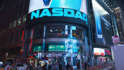 Wall Street começa ano bolsista em alta e com recordes do Nasdaq e S&P500