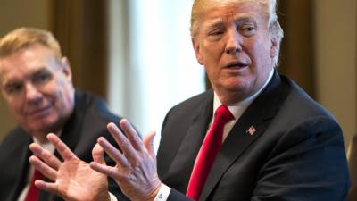 Wall Street em queda depois de Trump anunciar tarifas importações aço e alumínio