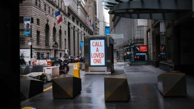 Wall Street fecha em alta com investidores a ignorarem protestos e crise com China