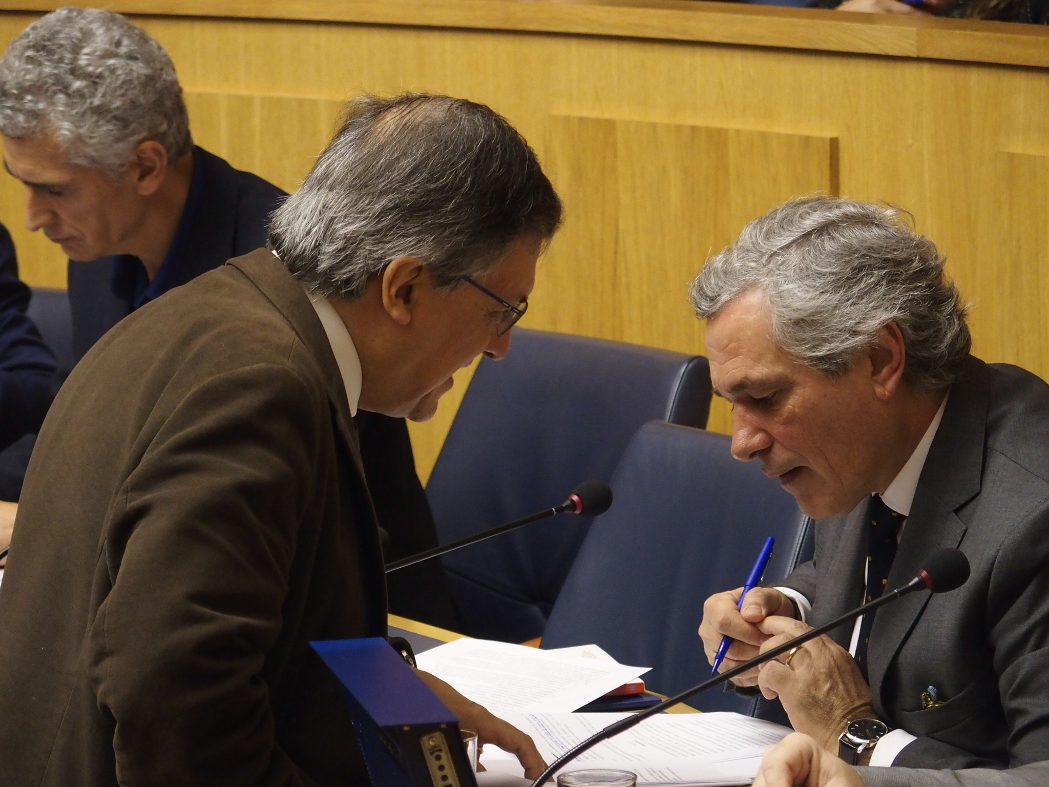Cabo submarino para alimentar Porto Santo de electricidade volta a estar na perspectiva do Governo